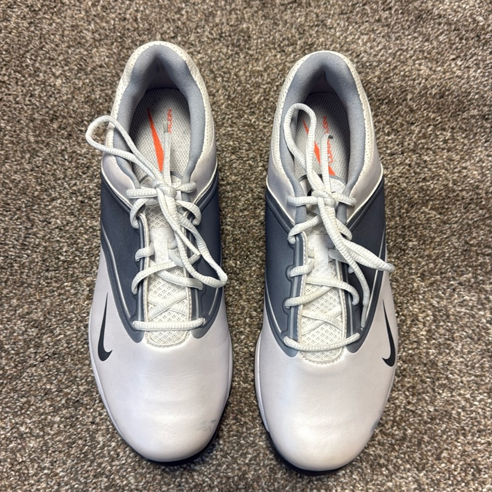 Nike golf shoes size 8 white and grey